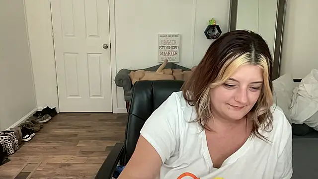 Snapshot of magicsparkles chatting on February 2025 04:48:02 AM magicsparkles online show from February 2025 04:48:02 AM