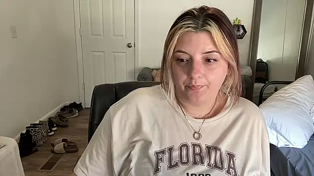 Snapshot of magicsparkles chatting on February 2025 09:07:02 PM magicsparkles online show from February 2025 09:07:02 PM