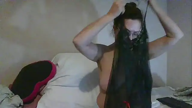 Snapshot of Hottie-Mom chatting on December 2024 08:45:02 AM Hottie-Mom online show from December 2024 08:45:02 AM