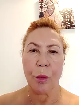 Snapshot of Hottie-Mom chatting on October 2025 07:42:02 AM Hottie-Mom online show from October 2025 07:42:02 AM