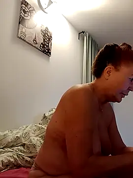 Snapshot of Hottie-Mom chatting on October 2025 08:03:01 AM Hottie-Mom online show from October 2025 08:03:01 AM