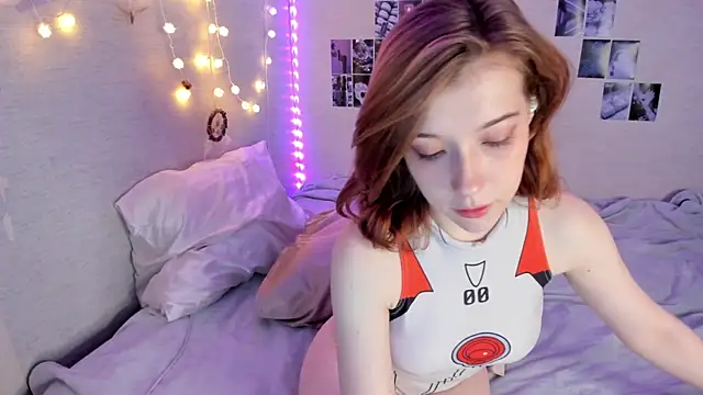 YunaPeace online show from October 2025 10:55:01 AM