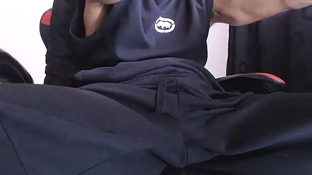 Snapshot of ErosFindomKing chatting on October 2025 08:31:02 PM ErosFindomKing online show from October 2025 08:31:02 PM