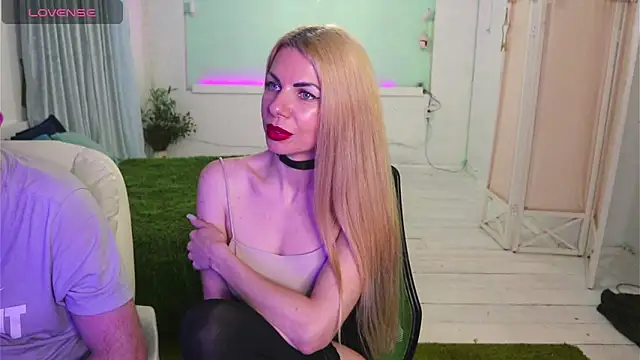 AlisaAleksandr online show from April 2026 08:57:02 PM