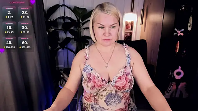 YolandaKiss online show from June 2026 08:22:02 PM