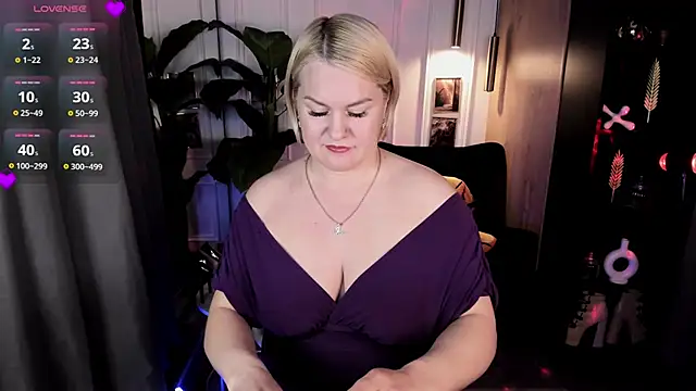 YolandaKiss online show from June 2026 08:23:01 PM