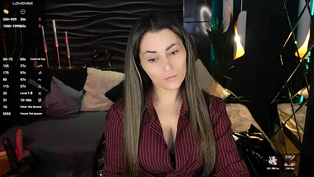 KylieMellow online show from June 2026 01:43:01 PM