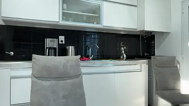 Reyna63 online show from April 2026 07:59:01 PM