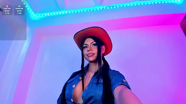 Snapshot of divinesalome chatting on January 2025 08:10:02 PM divinesalome online show from January 2025 08:10:02 PM