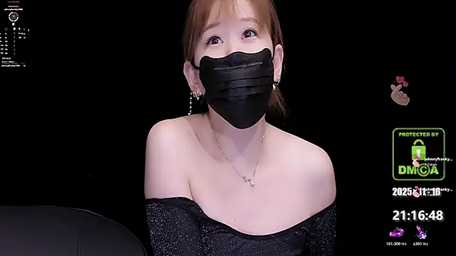 Snapshot of melia_Z chatting on November 2025 01:17:02 PM melia Z online show from November 2025 01:17:02 PM