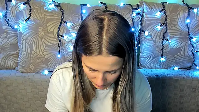 Snapshot of MaggieCake chatting on October 2025 12:27:01 AM MaggieCake online show from October 2025 12:27:01 AM