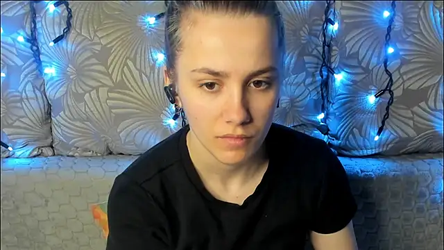 Snapshot of MaggieCake chatting on April 2026 04:51:01 AM MaggieCake online show from April 2026 04:51:01 AM