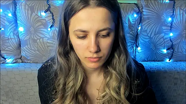 Snapshot of MaggieCake chatting on April 2026 01:03:01 AM MaggieCake online show from April 2026 01:03:01 AM