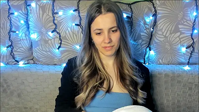 Snapshot of MaggieCake chatting on April 2026 02:49:02 AM MaggieCake online show from April 2026 02:49:02 AM