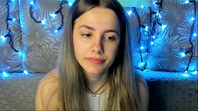 Snapshot of MaggieCake chatting on May 2026 02:28:01 AM MaggieCake online show from May 2026 02:28:01 AM