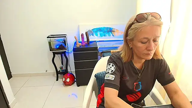 Naty Stone online show from October 2025 08:31:01 PM