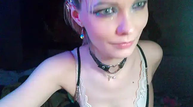 Snapshot of WildMissNiks chatting on February 2025 04:10:02 PM WildMissNiks online show from February 2025 04:10:02 PM