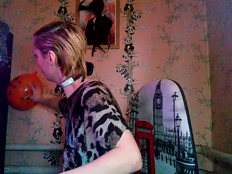 Snapshot of WildMissNiks chatting on October 2025 08:27:02 AM WildMissNiks online show from October 2025 08:27:02 AM