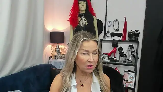 crystaLUX online show from October 2025 05:09:02 AM