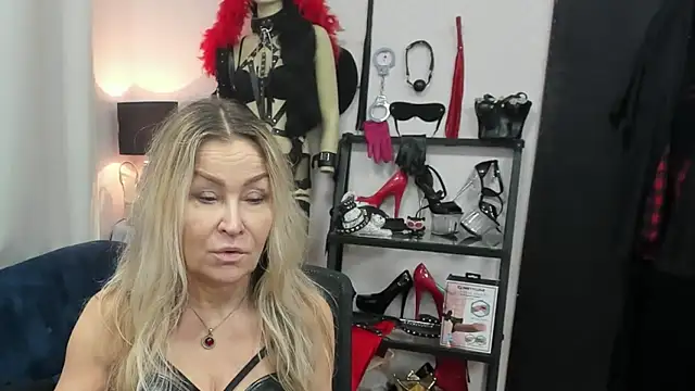 Snapshot of crystaLUX chatting on February 2026 05:25:02 AM crystaLUX online show from February 2026 05:25:02 AM