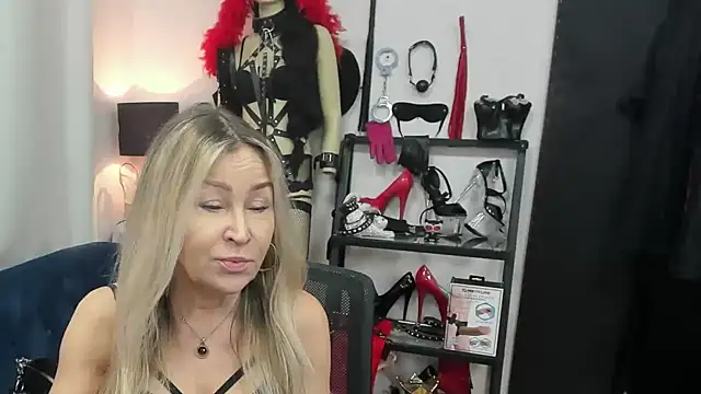 Snapshot of crystaLUX chatting on February 2026 05:15:01 AM crystaLUX online show from February 2026 05:15:01 AM