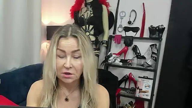 Snapshot of crystaLUX chatting on March 2026 05:36:01 AM crystaLUX online show from March 2026 05:36:01 AM