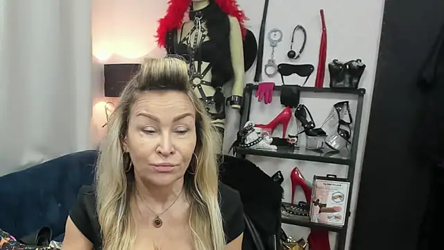 Snapshot of crystaLUX chatting on March 2026 05:11:01 AM crystaLUX online show from March 2026 05:11:01 AM