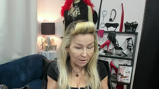 Snapshot of crystaLUX chatting on March 2026 05:24:01 AM crystaLUX online show from March 2026 05:24:01 AM