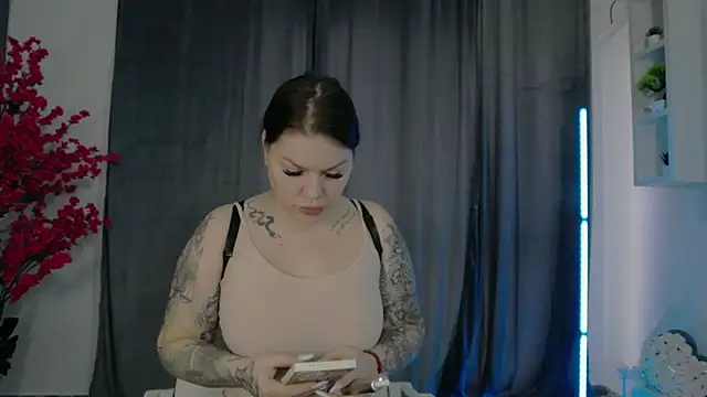 Snapshot of Raven_Luna chatting on December 2024 07:19:02 AM Raven Luna online show from December 2024 07:19:02 AM