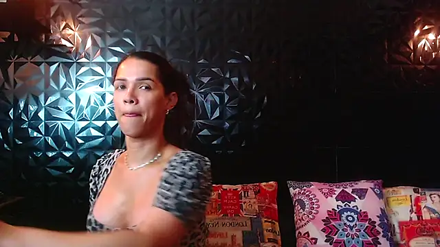 PINK  LOLA1 online show from October 2025 09:09:02 PM