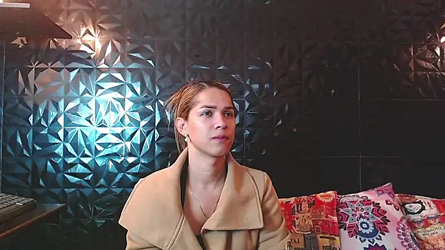 PINK  LOLA1 online show from June 2026 11:18:01 PM