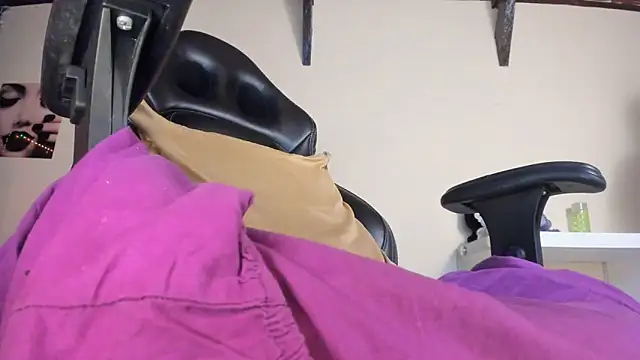 Snapshot of donnasoto chatting on January 2025 12:13:01 PM donnasoto online show from January 2025 12:13:01 PM