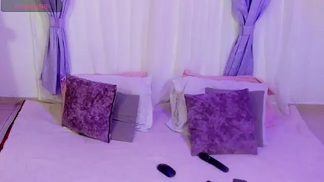 MiaYMolly online show from June 2026 12:43:02 AM