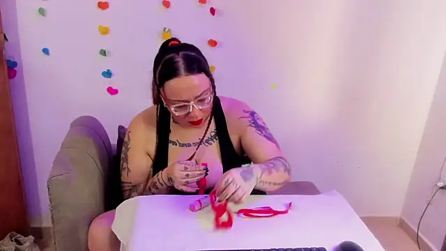 MiaYMolly online show from June 2026 09:06:01 PM