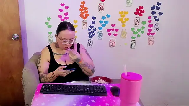 MiaYMolly online show from June 2026 11:26:01 PM
