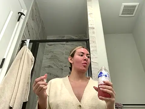 Snapshot of Alyssa_rhoades chatting on November 2025 09:28:01 PM Alyssa rhoades online show from November 2025 09:28:01 PM