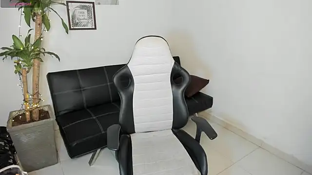 alyssannVhm online show from April 2026 09:45:01 PM