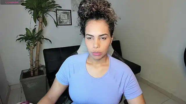 alyssannVhm online show from May 2026 12:38:01 AM