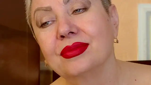 Snapshot of LadyPosh chatting on October 2025 09:02:02 PM LadyPosh online show from October 2025 09:02:02 PM