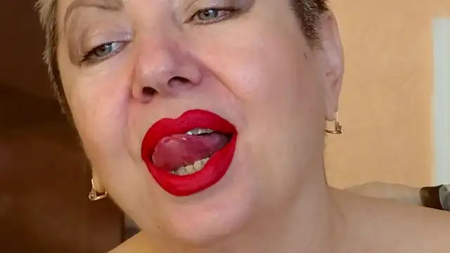 Snapshot of LadyPosh chatting on November 2025 09:48:01 PM LadyPosh online show from November 2025 09:48:01 PM