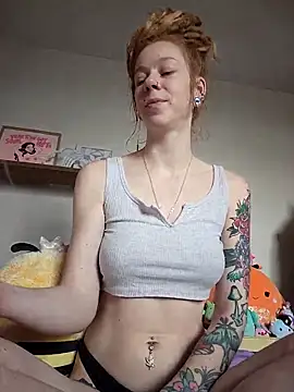 Snapshot of LucidLucy chatting on March 2025 04:45:01 PM LucidLucy online show from March 2025 04:45:01 PM