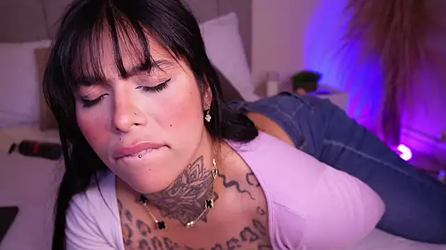 curvyliciousss online show from February 2025 06:28:01 PM