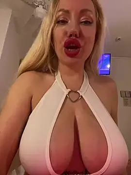 Snapshot of SofiaJoy chatting on January 2025 07:29:01 PM SofiaJoy online show from January 2025 07:29:01 PM
