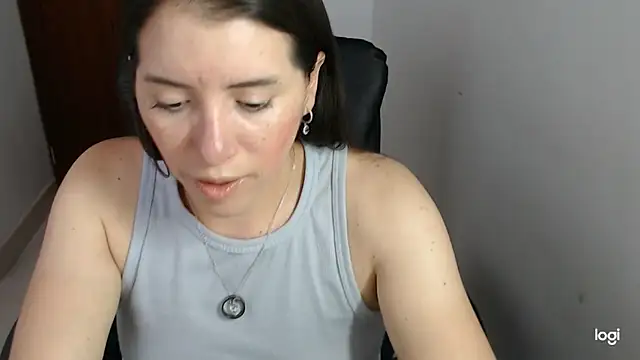 Snapshot of spicey_latina chatting on April 2026 08:39:01 PM spicey latina online show from April 2026 08:39:01 PM