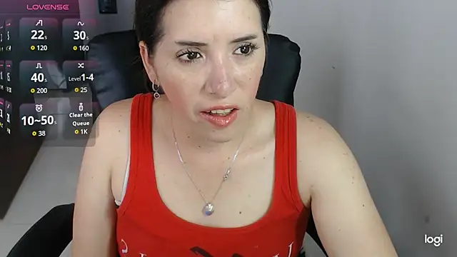 Snapshot of spicey_latina chatting on April 2026 05:28:01 PM spicey latina online show from April 2026 05:28:01 PM