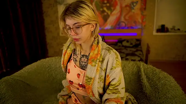 Snapshot of Allison_Cuty chatting on February 2025 11:36:02 PM Allison Cuty online show from February 2025 11:36:02 PM
