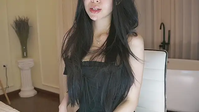 Snapshot of IsMiMi chatting on January 2026 11:08:01 PM IsMiMi online show from January 2026 11:08:01 PM