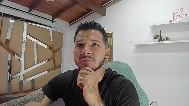Snapshot of mister_miike chatting on March 2025 03:02:02 AM mister miike online show from March 2025 03:02:02 AM