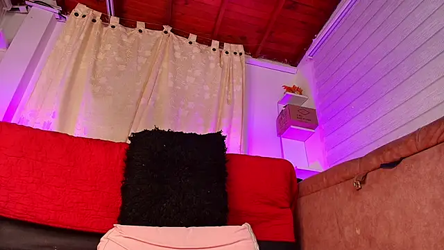 Snapshot of emyli_sw_ chatting on February 2025 09:35:02 AM emyli sw online show from February 2025 09:35:02 AM