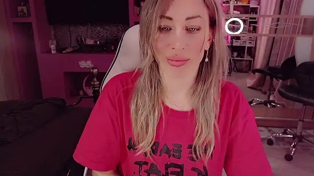 Snapshot of AnnieGOld_ chatting on March 2026 10:12:01 PM AnnieGOld online show from March 2026 10:12:01 PM